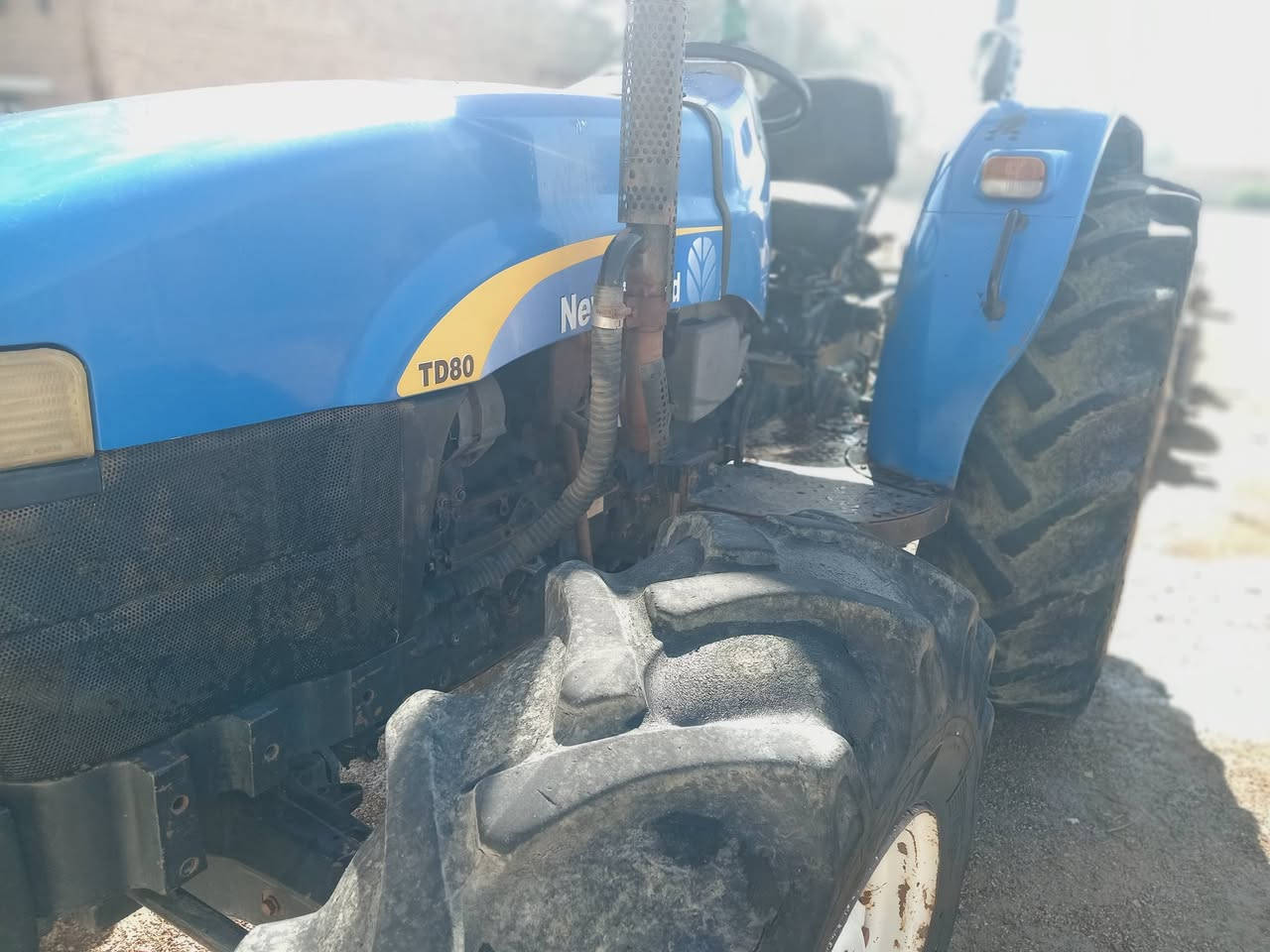 السلام عليكم للبيع مكينه نيهولند ٨٠ رقم نجف١٤، ***********
