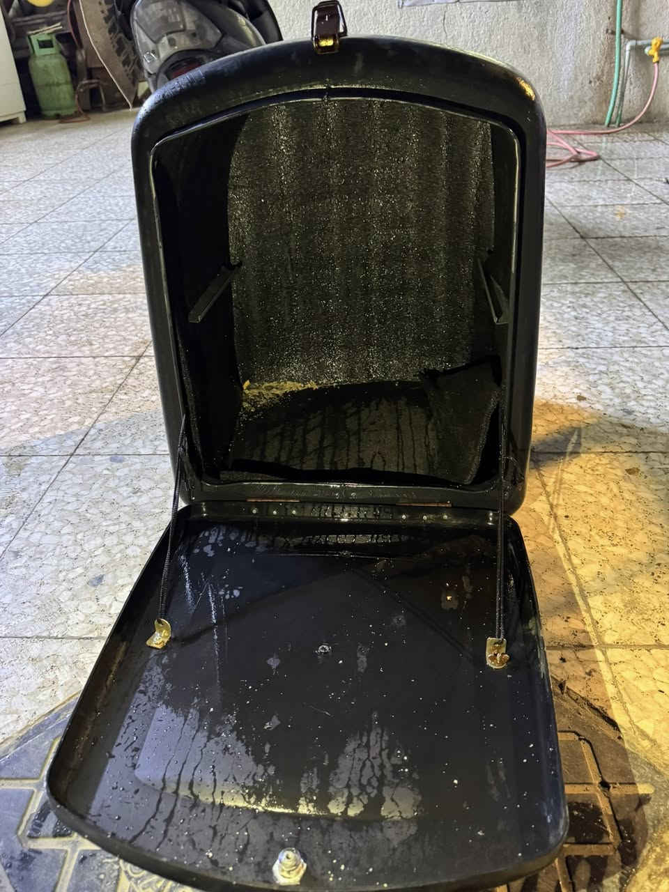 سلام عليكم صدوك دليفري لبيع اخو جديد ستعمال قليل كلش سبوع لون اسود سعر ٥٠ وبي مجال لطيبين مكاني البصره جمعيت اسكان المواني شارع الميثاق رقم الهاتف ***********
