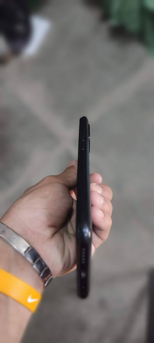 سلام عليكم جهاز البيع عوزة بس شاشة شاشتة مكسورة مثال مامضح السعر 30المكان بغداد العبيدي حي رئاسة رقم ***********
