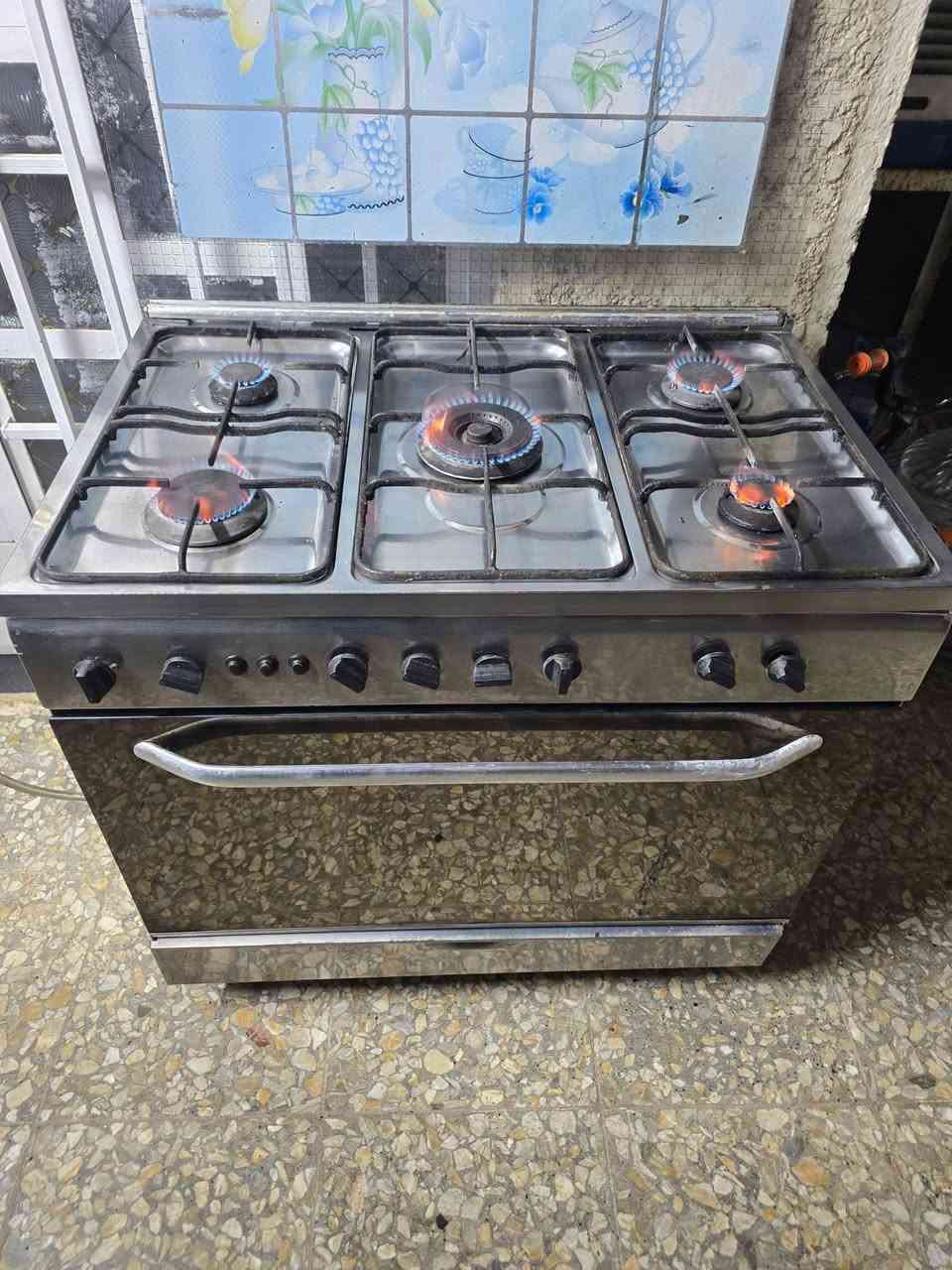 السلام عليكم طباخ فريش جانبو شغال او نضيف السعر 140 بي مجال العنوان الحبيبيه شارع السجه الشراي يتصل او واتساب 
***********
