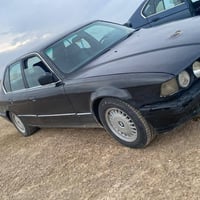 بي ام 735 موديل1991 سنوية عضم عاج شرط وكالة وتحويل صدر امامي خلفي نضيف...