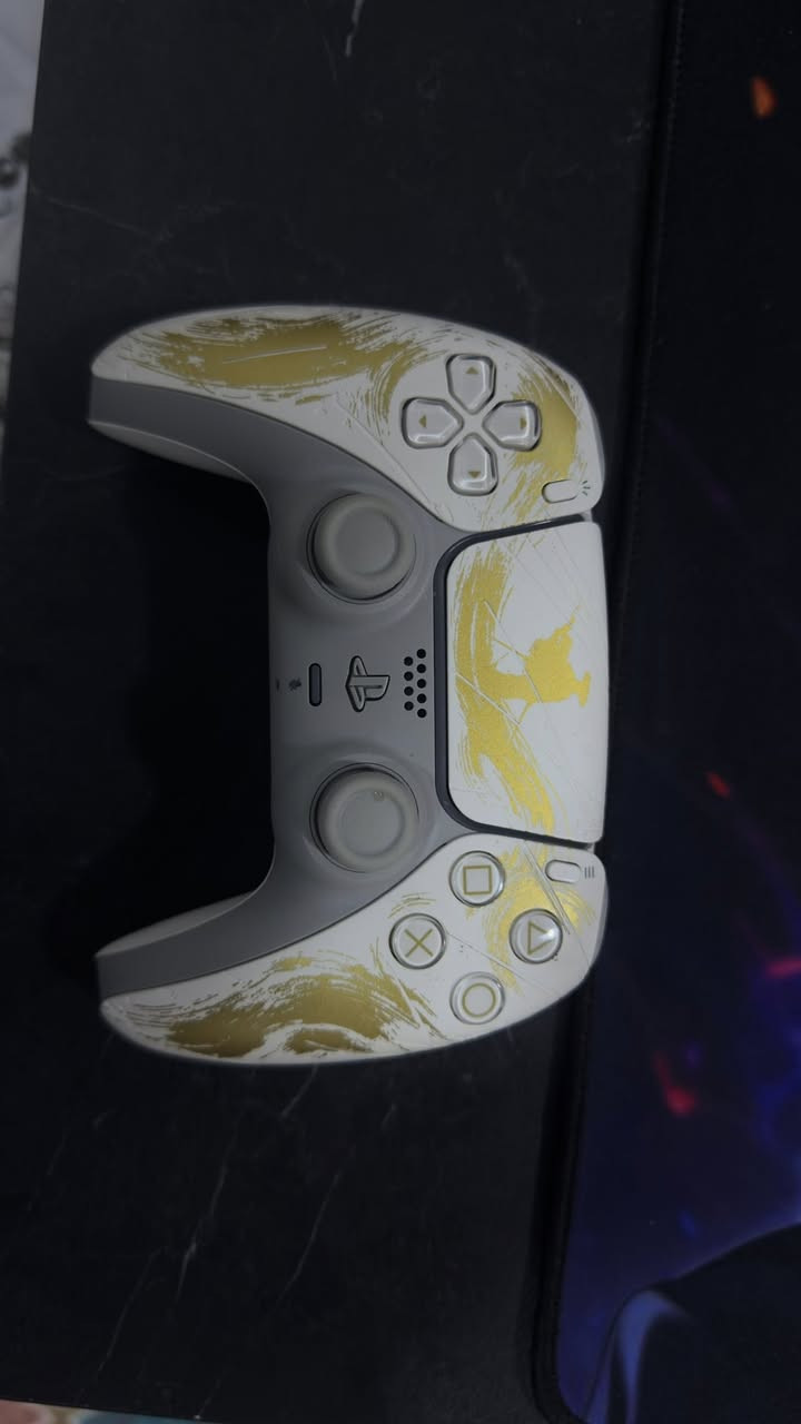 بلي فايف سلم نسخة الباندل (GHOST OF YOTEI) نسخة خاصة…البلي نضافة 100% مستخدم اسبوع واحد فقط مع كامل ملحقاته.. مع قرص حود بلاك اوبس6.. وقرص فيفا25….. السعر 875 وبي مجال مكاني البصرة_ الصالحية للاستفسار ***********
