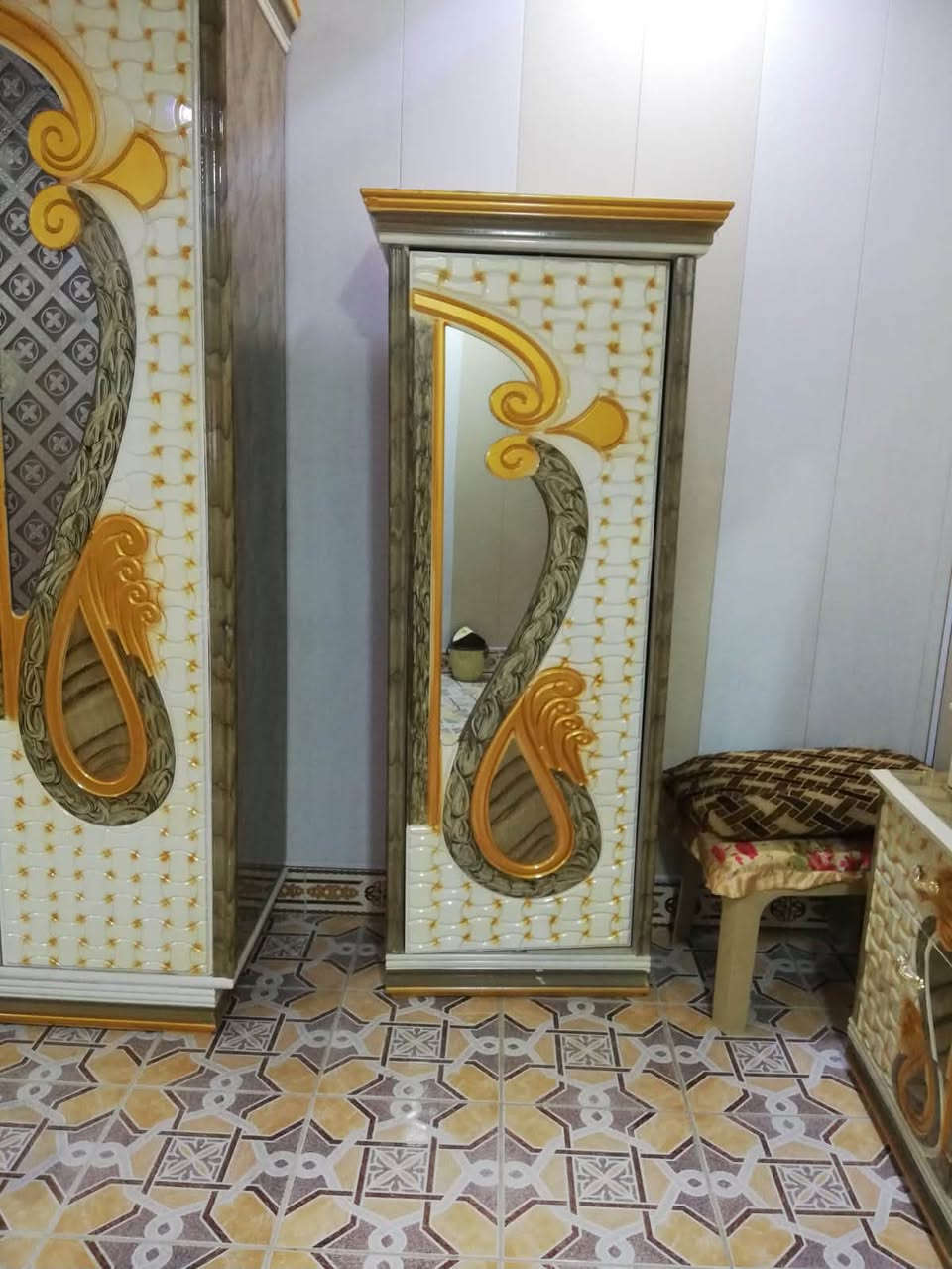 السلام عليكم
غرفة نوم خشب عراقي سعرها مليون ونص والمندر وياها وبيها مجال .. للتواصل ***********
