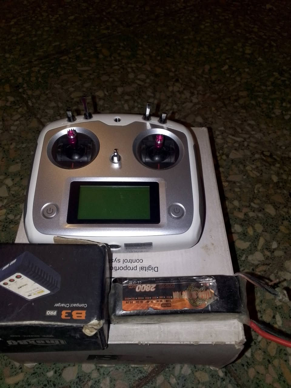 السلام عليكم ادرون للبيع حجم كبير السعر مليون ارتفاع كيلو ونص يزل كافة البرامج من الحاسبه نظام ال جي بي اس  كامل مواصفات مكاني بغداد الشعله للتصال *********** وتساب وخاص وتصال  متوفر
