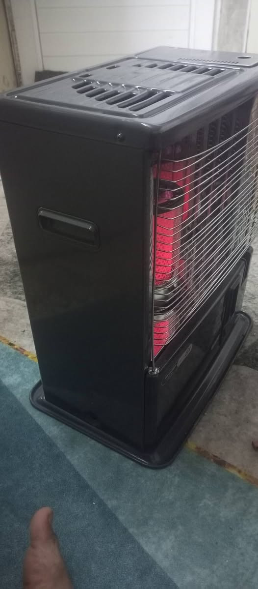 صوبه البيع اي عيب مابيه  سعر 50الف وبيا مجال ***********ويا هيترر  البيع مابي اي عيب سعر 20بي مجال
