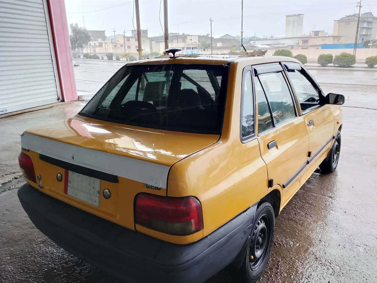 سلام عليكم سايبه للبيع موديل 11 كاربون بانزين هيه ١٠٠ غرمات صفر شرعي بل موصل
تريد وكاله تريد تحويل كير محرك شرط 
شواصي شرط  السعر 26 
كورك ***********
