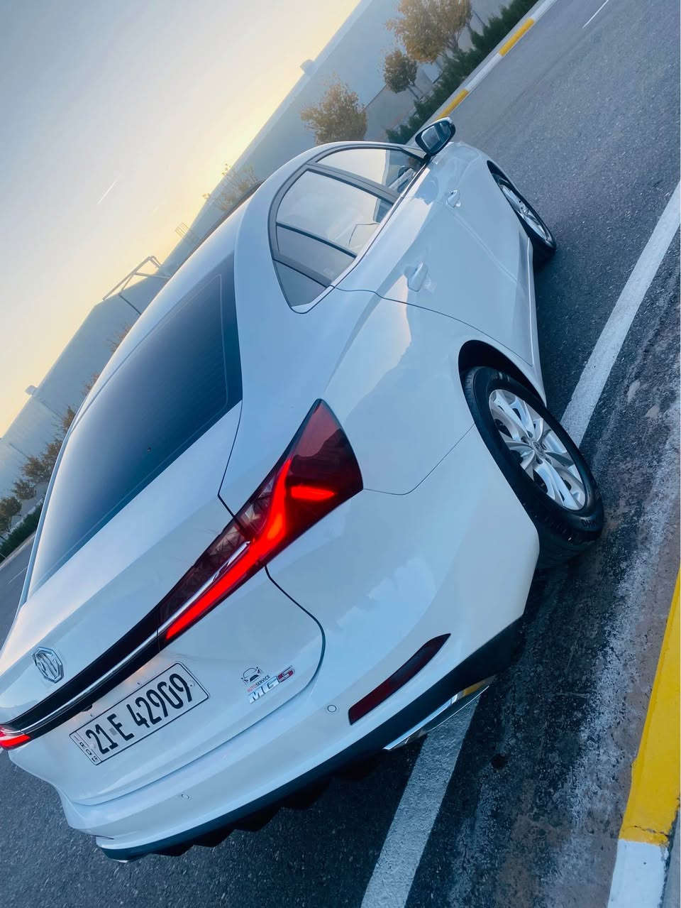 (110)$***********Mg/5/ 2024✅
ئێمجی جیتی 5فول مواسەفات - بۆیاخ تەنک - شاشە بیلادی- بێ بۆیاخ و بێ سارد سۆنەرم داناوە- 25 km رۆشتووە - ئۆتۆماتیک-بەسمە و ئۆتۆ هۆڵد برێک بەسمە -سلایت و دەرگا بەسمە و کامێرای ٣٦٠ - پێشو دوا لید - حاسە - کوشن جلد - دوو مۆدی لێخورین- ئاوێنە کارەبا - ئاوێنە شەفت 
نرخ/ 110 💵
🕹️ شوێن/سلێمانی
📲***********//*********** السليمانية, العراق
