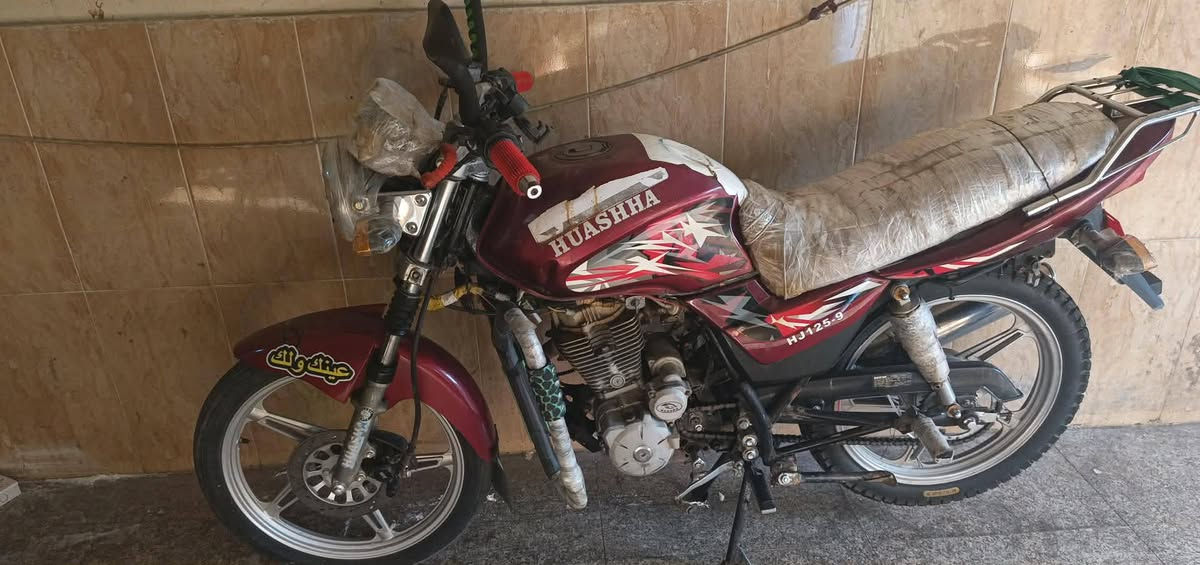 سلام عليكم هيوشه موديل 2018 كفاله كير ومحرك كهربائيات كلها شغاله نكره سلف بي اوراق السعر 650 وبي مجال اومراوس بمسجل وانطي فرق حسب القناعه مكان رمادي شارع عمر  رقم الهاتف ‏‪***********‬‏
