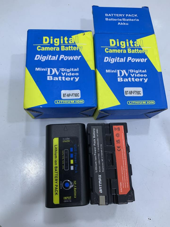 BATMAX NP-F750c Battery  6400mha– USB-C
📌 متوافقة مع بطاريات NP-F550 / F570 / F750 / F770 / F950 / F960 / F970


**إذا كنت صاحب هذا الإعلان وتريد حذفه لأي سبب، رجاءا أرسل رسالة إلى الدعم الفني**
