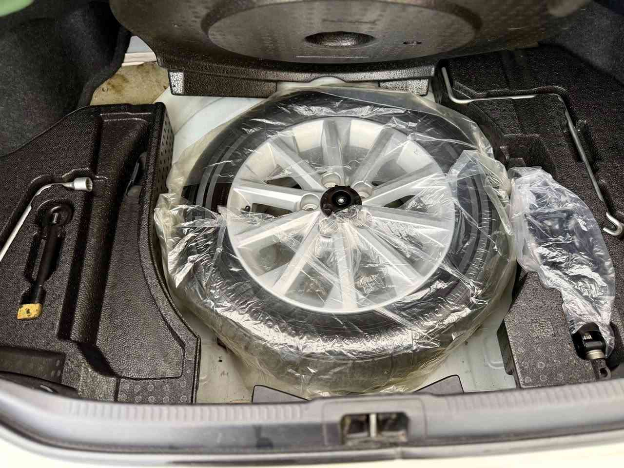 السلام عليكم تويوتا كامري 2016 خليجي GL
ماشي (109)الف  كيلو متر حقيقي✅

مواصفات داخل اصفر شاش كامير حساس لايتات زينون نظام ايكو ويل كروم بيلادي يدات نيكل اشارا بل مرايت 

رقمها جديد شرط تحويل والغرامات 

صدر امامي خلفي جديد بدون اي نقص. 

كير محرك بشرط

سيارا جاهز ومرتب وحلو 

بيها بارد ثلاث شبر والبونيد مبدل بيلادي بشرط الفحص بيها سونار. مكانه كركوك 

السيارا للبيع فقط 

سعر 174$ بيها مجال للطيبين 

***********+واتسب
