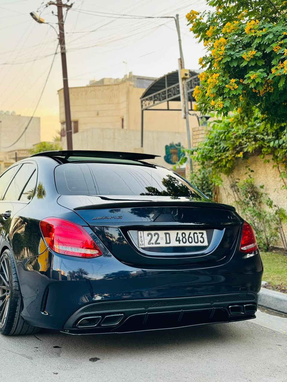 السلام عليكم مرسيدس C300 AMG للبيع موديل 2017 ماشيه 70 اللف للبيع فوول مواصفات للااخير بدون ايرباك 
المواصفات :
(اوردر خاص 4فصوص)AMG بلادي 
كت كامل للاخير 63 
بانورما. دبل ماوس .اوتو بارك قياده اليه . تحديد مسار 
رادار امامي خلفي . نقط عمياء . 6 كامرات 
حساس امامي خلفي 
جنطه كهرباء اوتو 
سماعات برايمستر 
داخل 64 لون 
لايتات زنون ( دبل عدسه داينمك متحرك بلادي ) 
كشنات تدفئه + كهرباء خزن ميموري 
داخل بيجي بلادي 
 

(ملاحضه بيها باب صبغ فقط ) ومكانين بارد صغار بدون ايرباك 

📍مكان السياره بغداد  حي الجامعه 
(السعر 23 )      
*********** متواجد خاص واتساب  بيع او مراوس حسب الرغبه
