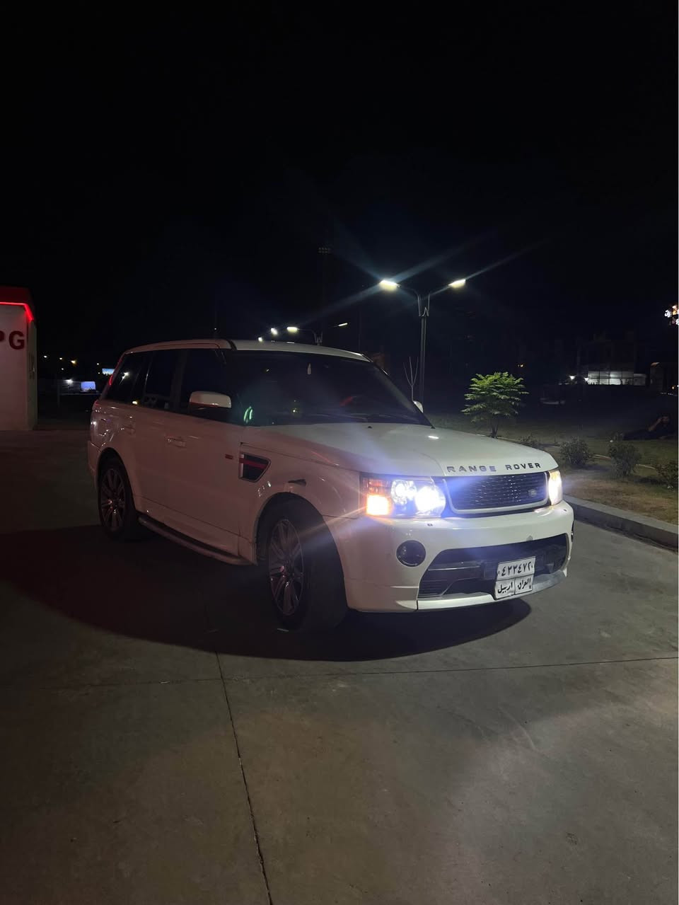 🚘 بۆ فرۆشتن: ڕەنج ڕۆڤەر (Range Rover)
سەیارەیەکی زۆر توندوتۆڵ و خاوێن، بەبێ چاککردنەوە و مەسروفات.
📌 تایبەتمەندییەکان:
 مۆدێل: ٢٠٠٨ (کراوە بە ٢٠١٣)
 دۆخی گێڕ و مەکینە: بەشەرت و بێ کێشە
 تایەکان: ٤ تایەی نوێی لەژێرە
 بۆیاخ: عیزام بۆیاخ (دووبارە ڕەنگکراوەتەوە بۆ جوانی/نوێکردنەوە)
 غەرامە: ١٨ وەرەقە غرامەی لەسەرە (لەسەر کڕیار یان ڕێککەوتنی لەسەر دەکرێت)
💰 نرخ:
 ٩٥ وەرەقە (کەمێک معامەلەی برایانەی تێدایە) 🌟 تێبینی: سەیارەکە هیچ مەسروفێکی تێدا نییە و ئامادەیە بۆ لێخوڕین*********** أربيل, العراق
