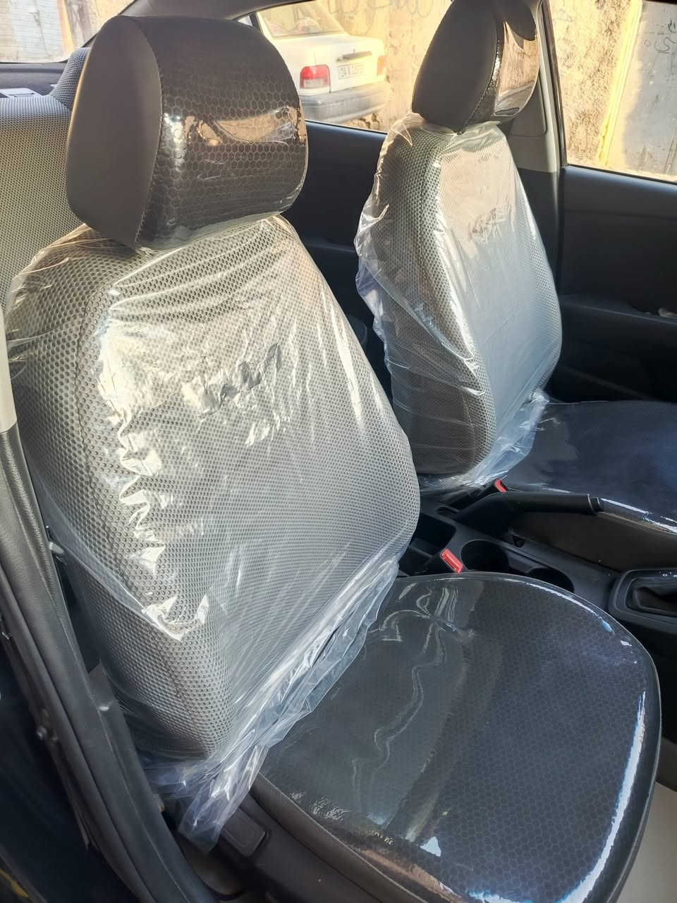 السلام عليكم من رخصت الادمن لبيع سياره كيه ريو موديل 2020 وارد امريكي سياره كله ليبل  حادثه حلو داعاميه وشويه طرف بنيد فقط إرباك دركه رقم بغداد إنكليزي بسمي مكينه دوش 8 نوزل منضومه غاز تخم تايرات دوشمه عام سعره 125 ورقه وبيه مجال مكاني بغداد مدينه الصدر رقم اتصال ***********
