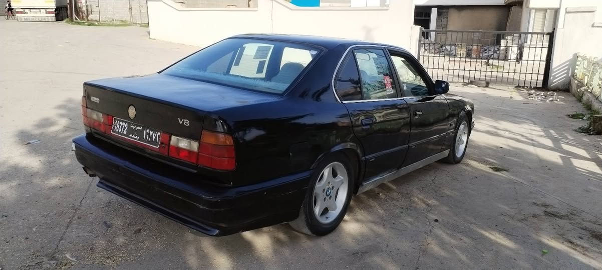 سەرەتا بەناوی  خوای گەورە BMW520گێڕ عادیدەعمولیدراوی نیە چوارەتایەویلی لۆکی لەژێرە چرکەی تیانیە کارەبای مەزبووتە زۆر بەقوتە چوارجام کاربای  تەجیلی ئیش دەکات تاقم پێشی لۆکی بۆ بەستراوە لایت ئەڵقەیە  باتری تازەیە سعری15گەلاو مەعامەلە شوین سەید سادق ژم***********
