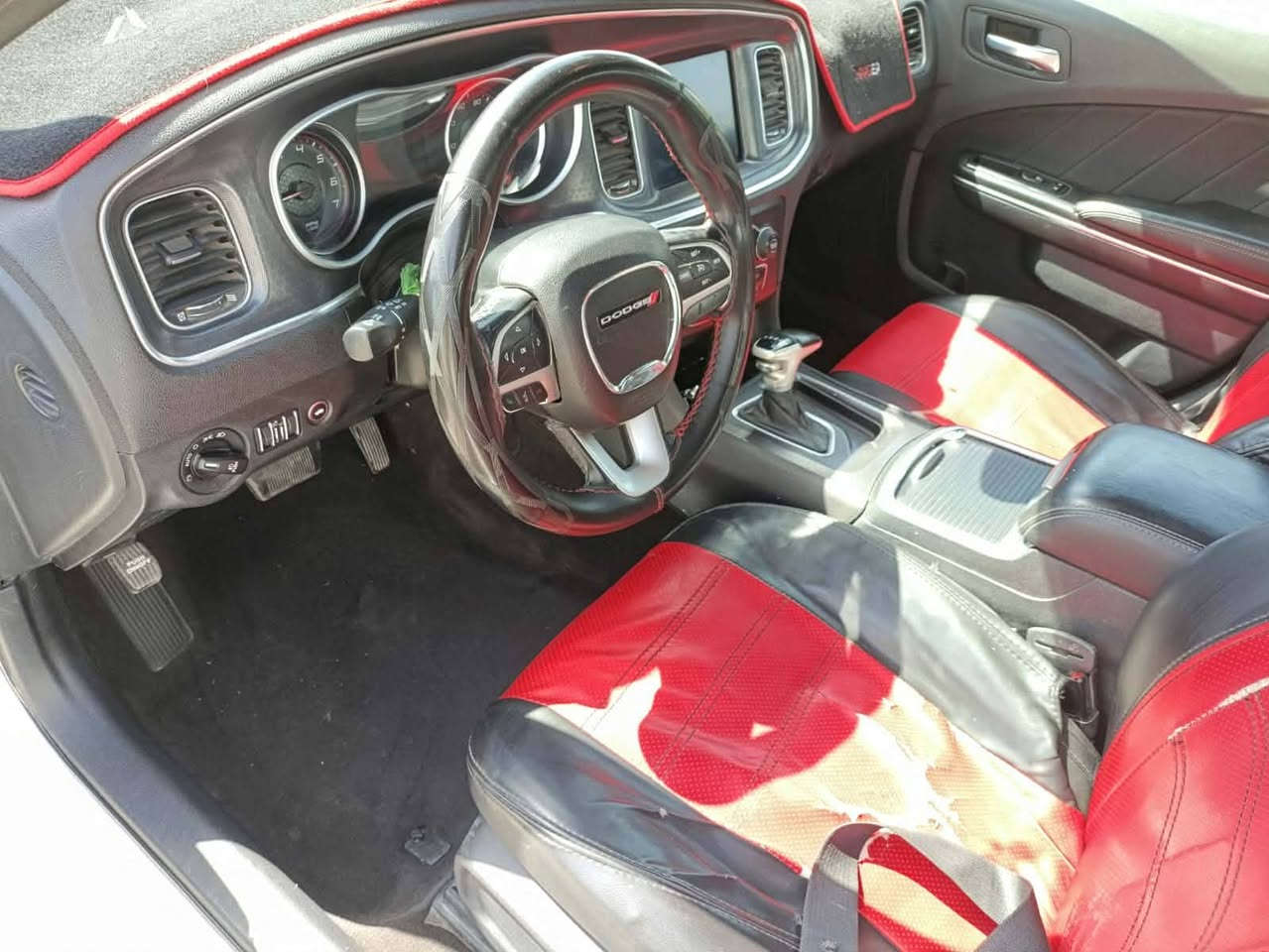 سلام عليكم جارجر ٢٠١٧ امريكي رقم بغداد سياره حادثه بنيد وجاملغ نص منه مكانه ديوانيه .السعر ١٩٥ بيه مجال .كشن حضن شاشه كبيره. كشن كهرباء ***********
