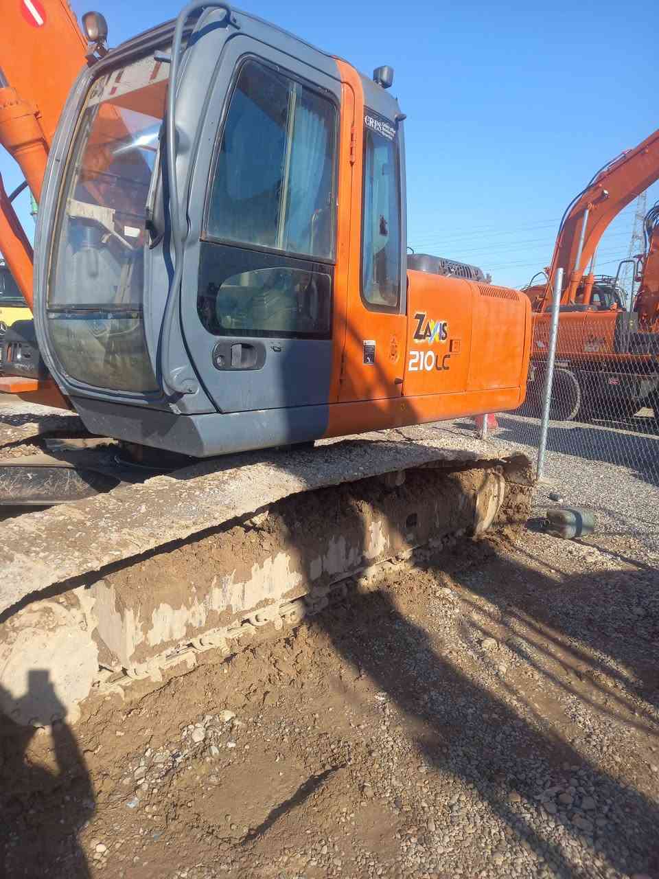 حفارة للبيع هتاشي زت عادي بم ونزل ال سي ٨ رولات تسيس جك ابلادي جاهزه من كل شي نضيفه مكفولاه حجم ٢١٠ رقم سلمانيه تحويل موباشر موديل ٢٠٠٣ ماكان الحفاره في اربيل موبايل***********
