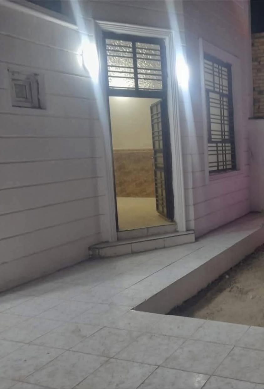 عندي مساحة 200 متر غرفتين نوم وصاله واستقبال وكراج و حديقه ومطبخ عكاده  ومعاملة التطويب كامله واشتراك مي وكهرباء واساس صب قريب عل شارع النجف ديوانيه بنزلة شارع الروان 50 متر عن الشارع العام وسعره مناسب
مؤجر حاليا 350 بشهر
التواصل ***********
