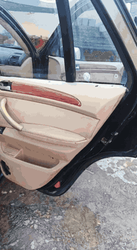 السلام عليكم بي ام 2001 اكس فايف السياره تخم تاير حداديه مكينه حاويه جديده كير تبريد  تتفى مكفولات رقم دهوك الاماني سنويه ساقطه مكان السياره حله بابل للاستفسار الاتصال على رقم الهاتف ***********
