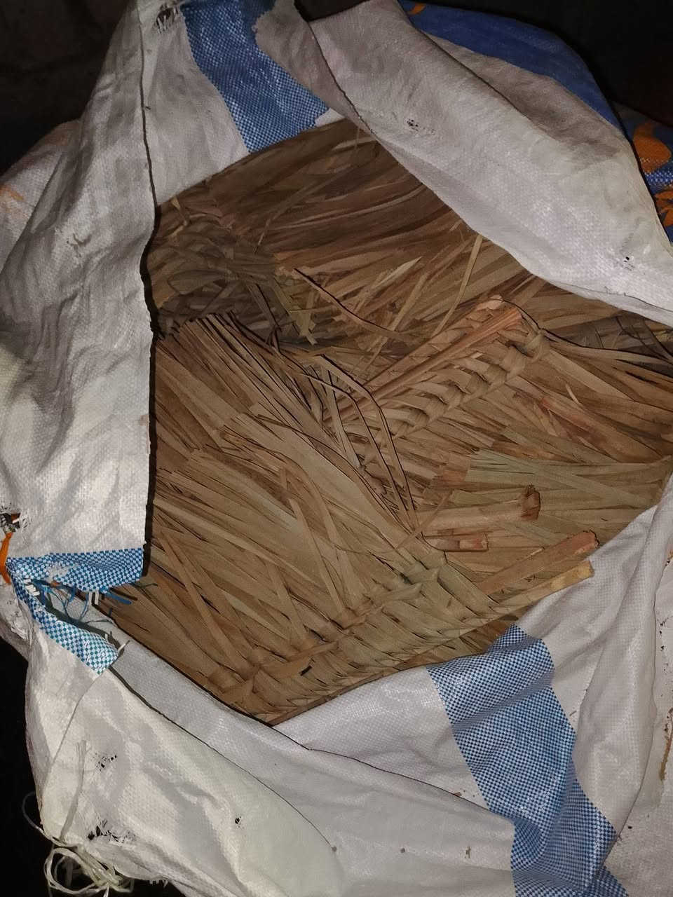 يتوفر مكانيس خوص سعف جمله ومفرد
📍واسط العزيزيه 
التواصل خاص او الاتصال 
***********
