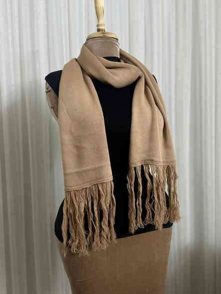 #المميز #دائمآ
خلي اطلالتك تجمع بين الدفء والاناقه❄️ 
سكارف 🧣ميكاسا🇹🇷الاصلي السعر (8)     
✨°° كوديا للشالات °°✨
☎️ 0771 503 1560
للحجز والاستفسار🚕🚕
يرجى مراسلة الصفحة التوصيل لكل محافظات العراق 
بابل المسيب/ شارع البلدًيه /داخل مجمع الرحمن
