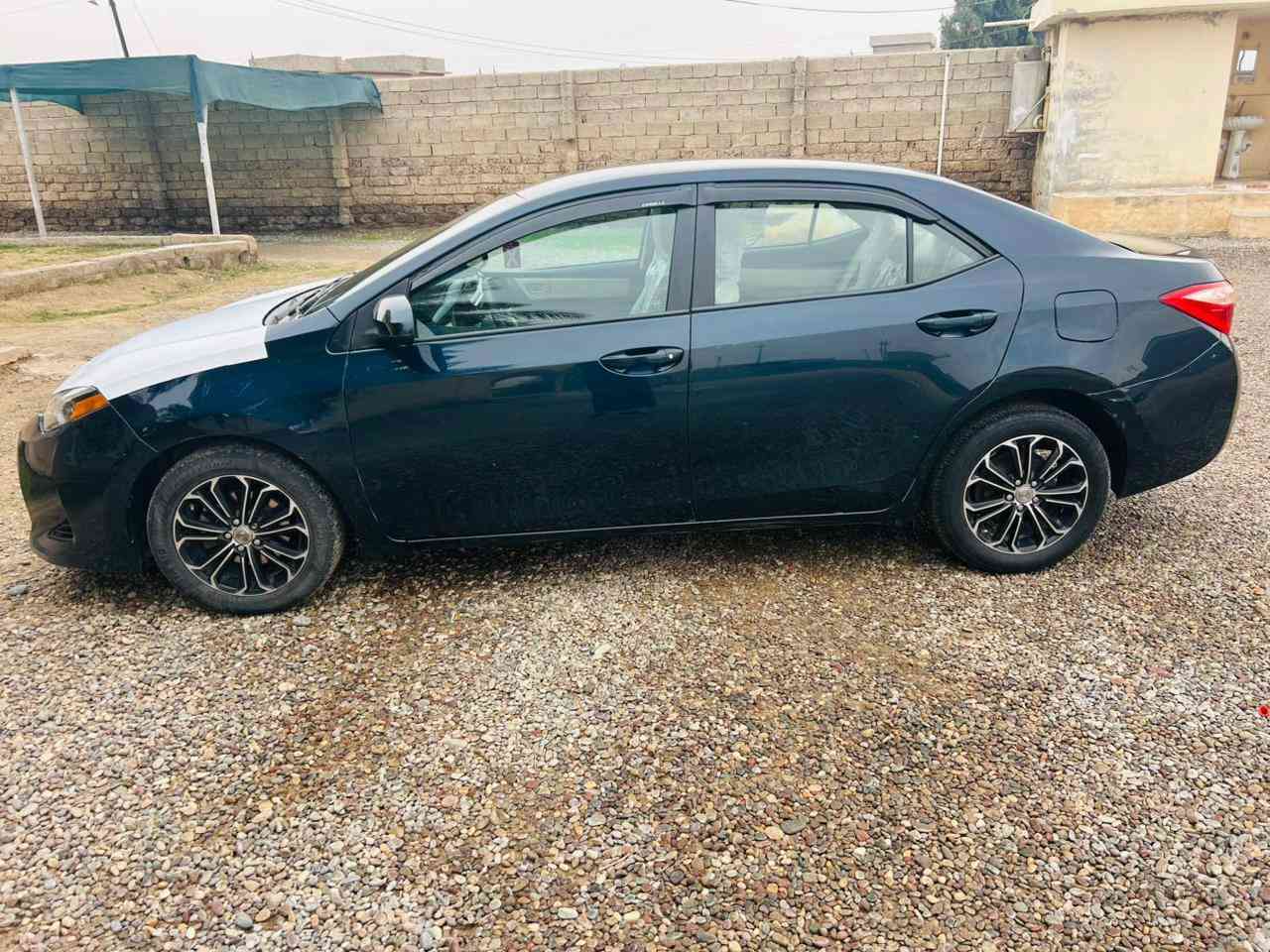 السلام عليكم للبيع كورلا 2017 
اللون زيتوني ظرر 2 قطعه بونيد وجاملغ بدون دواخل محرك 1800 مامفتوح كير شرط رقم اربيل 22
سنويه لغايه 2028 هزه جديده السعر 127 وبيها مجال 
الاستفسار الاتصال على الارقام التاليه
 ***********
***********
