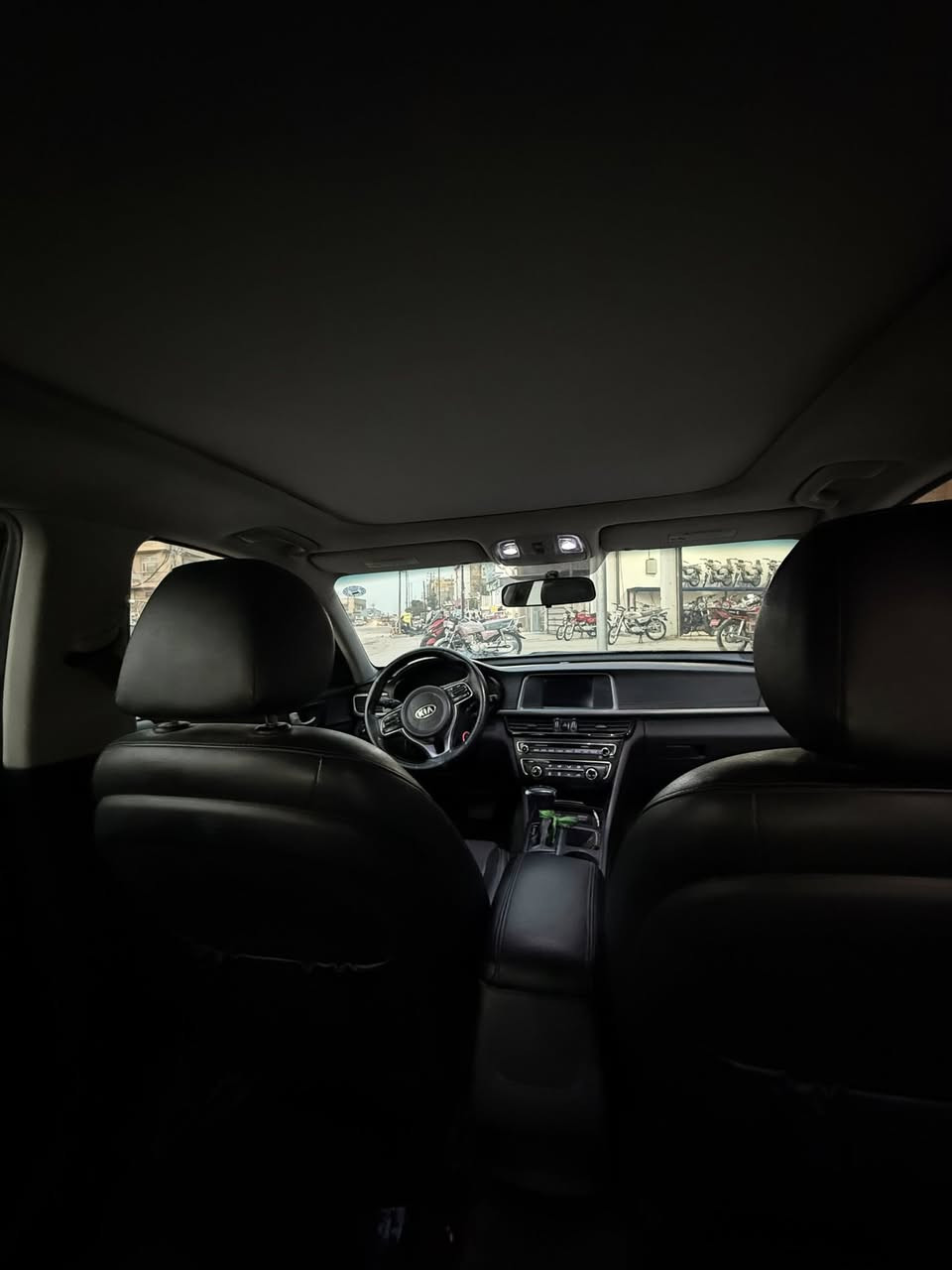 السلام عليكم
اوبتما 2018 امريكي حادثها موضح بالصور كلش بسيط
 السياره فول موصفات عدا البصمه 
بانوراما رادارات حساسات 
ماشيه  85 ميل ماكو وحده نفسها هيج ممشاها السياره خير من الله كير محرك كفاله 
عليها ادامه للمحرك كامله السعر اتصل وبيك خير وتدلل
 ***********
مكاني الحله /الجمعيه
