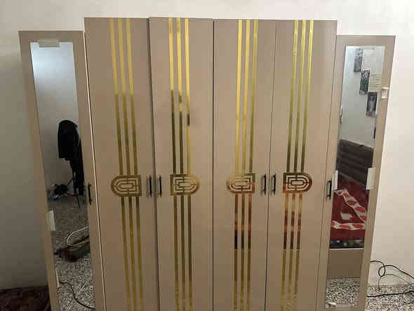 سلام عليكم غرفه مستخدمه شي قليل بعده بالزكات مخزن جك حديد  للبيع رايده ٤٥٠ لانو كلش جديده عنواني بغداد بدايه شارع الفلاح للاستفسار ***********
