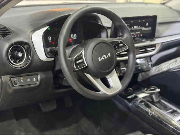 كيا k3 
موديل 2024 
فول مواصفات 
بصمه 
دخول ذكي 
سلايت 
لايت زينون 
بك لايت لد 
هاندبريك كهربائي 
اوتو هولد 
ويل كب 
حساس 
*********** 
*********** بغداد
