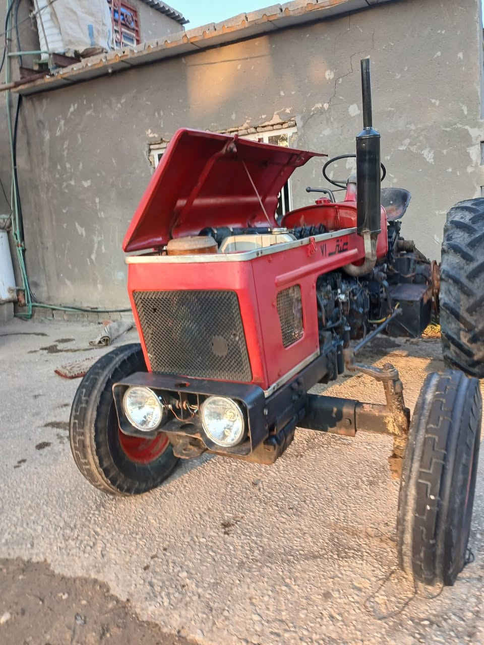 السلام عليكم للبيع عنتر موديل 1986جاهزه للشغل مكفوله كير محرك جاهزه من كلشي مكانه كربلاء الحسينيه سعره اربعه مليون وبيه مجال 
***********
