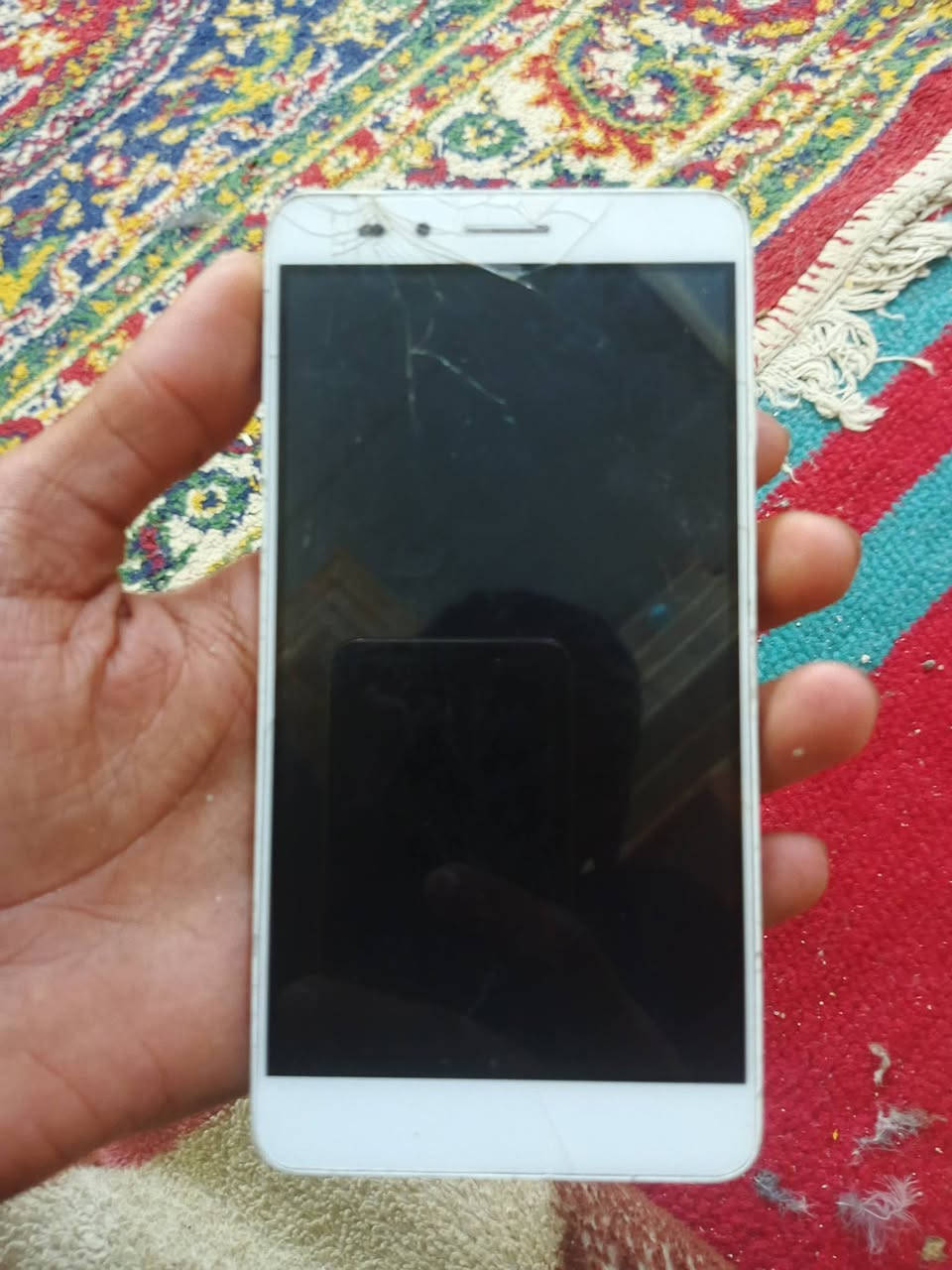 السلام عليكم مقالات للبيع مكان البصره العشار اثنين ناقصاتهن بطاريات العدد 8 كلهن شغالات تكنيك المخابرات ثمانيتين ب 80 ابيع شلع بخدمه الشراي***********
