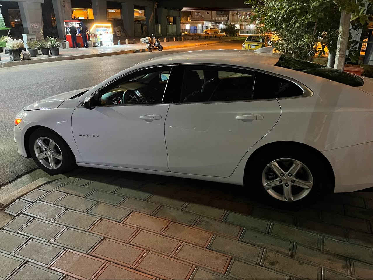 السلام عليكم 
ماليبو مديل 2023
بدون صبغ  بدون صبغ 
هيتر كشنات
تبريد قطعتين 
رادر امامي 
كامره خلفيه 
تحديد مسار 
هند بريك بصمه 
بصمه ابواب 
بصمة تشغيل 
السياره حادثه بطرف النيد وراجع بارد 
بدون صبغ بدون ايرباك 
رقم اربيل. تريد تحويل او وكاله 
*********** بغداد, العراق
