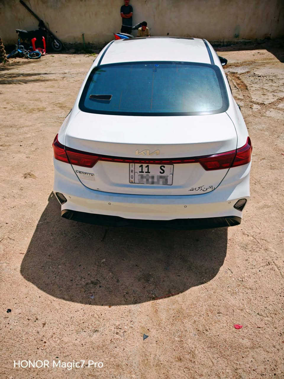 السلام عليكم سيراتو ٢٢ رقم بغداد
تحويل 
محرك ١٦٠٠ جديده وجاهزه من كلشي السونار مرفق 
اعتذر عن المراوس والبيع نقد السعر ١٧٤
 العنوان الخضر ***********
