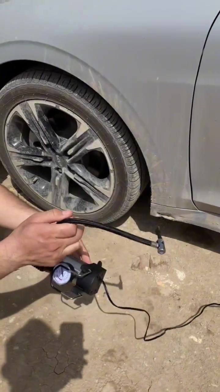 💨 لا تبقى محتار وقت تحتاج هواء!

كمبروسر Bihart المحمول يساعدك على نفخ الإطارات بسرعة وسهولة، حتى تكون جاهز بأي وقت 🚗

🔘 تصميم عملي وخفيف سهل الحمل والتخزين.
🔘 1 سلندر بمعدل ضخ يصل إلى 85 لتر/دقيقة ⚡
🔘 يعمل على فيشة ولاعة السيارة 12V.
🔘 مناسب لنفخ إطارات السيارات بسرعة وكفاءة.
🔘 سهل الاستخدام ومثالي للطوارئ والرحلات.
🔘 رفيق عملي يبقى دائمًا داخل سيارتك.

💰 السعر: 20,000 دينار فقط
🚚 التوصيل: 5,000 دينار


**إذا كنت صاحب هذا الإعلان وتريد حذفه لأي سبب، رجاءا أرسل رسالة إلى الدعم الفني**