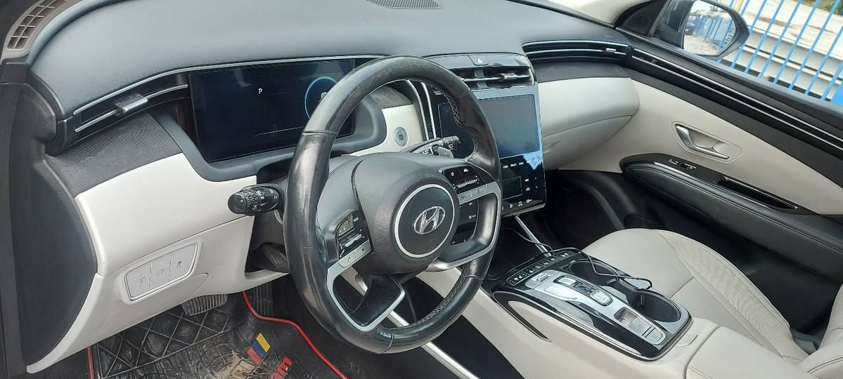 السلام عليكم توسان ٢٣ امريكي فول  ٤ كامرات جنطه كهرباء بنوراما جلد ابيض سايد بريك كهرباء     ماشيه ٤٧ حادث جاملغ وبنيد جاهزه السعر ١٧٧ الاتصال ***********موجوده في كربلاء
