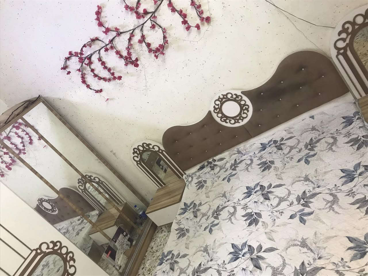 السلام عليكم غرفه تركيه للبيع +دوشك السعر ٣٥٠ الف العنوان بغداد الشعب اتصال ☎️ ***********
