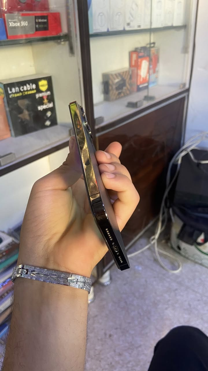 السلام عليكم ايفون 13 pro maxs
متوفر داخل مركز بيارق العز 
تلفون كلش نضيف مثل ما بين بل فحص
مبدل شاشه فقط 
بطاريه 80🔋
ذاكره 256
العنوان تكريت البوعجي حي العاصمه 
مركز بيارق العز 
تواصل واتساب فقط
***********
اتصال
***********
