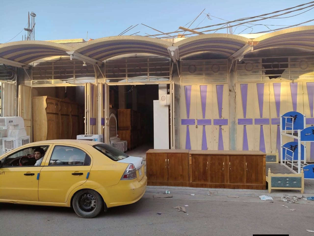 محلات تجاريه 📣📣اربعه للبيع في كربلاء حي الغدير قرب الصوره شارع مواد غذائيه جمله المساحه 150م ويمكن بيع نصف المساحه او كاملاً

واجه 15م العمق 10م للاسستفسار والاتصال ع الرقم  ***********
