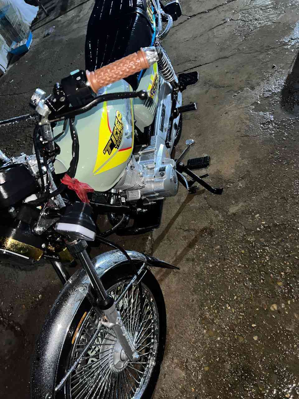 السلام عليكم شباب دراجه للبيع تايكر اسمنتي برطاني محرك غطاس دراجه تخبل جديده ما صارلها شهرين من طالعه من الوكيل وكيلها السلامي موديل ٢٠٢٥ اوراق الدراجه ما نقصها برغي سعرها ٧٧٥ قفل مكاني بابل طهمازيه الرقم *********** غير متواجد ع فيس
