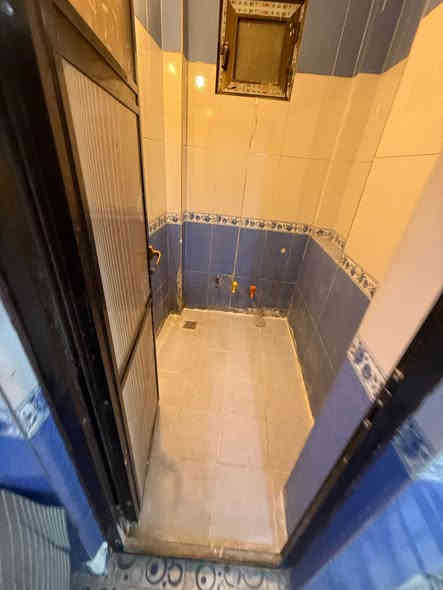 #للايجار طابق أرضي جديد 
يحتوي عل غرفتين نوم وصاله ومطبخ وصحيات 

السعر ٧٥٠ الاستفسار *********** 📞
