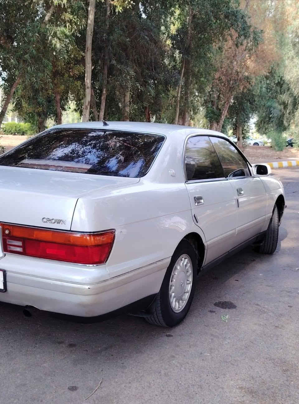 السلام عليكم
بطة منفصل موديل 93 

السيارة كفالة عامة كص ونقل جثة وعيب شرعي. 

سنوية وهزة ورقم كلة جديد
وبأسمي 

صدر خلفي امامي جديد
باتري جديد
تخم تاير جديد
داخل السيارة جديد ومقاعد كهرباء وشغالات ثنينهن

تبريد تدفئة شغال وجيد
سيارة جديدة وبلادية 
صبغ حزام للجمالية بدون اي ضربة او دكة جاكوج.

ملاحضة: البنيد بي شويا جراح والجاملغ الخلفي كذلك بي شوية. 

السعر 68 وبيها مجال قليل جدآ.
المكان كركوك. 

***********
***********
