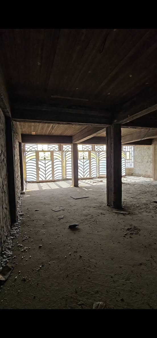 السلام عليكم 
بناية للبيع في الديوانية 
العنوان : قرب فلكة عبد الكريم قاسم بداية شارع الاسكان
المساحة : 100 متر والطابق الثاني 150 متر 
التفاصيل : تتكون من قاعه+مكتب مفصول
نوع العقار : طابو صرف 
السعر :  650  وقابل للتفاوض
السند : منفصل 
للاستفسار : ***********
