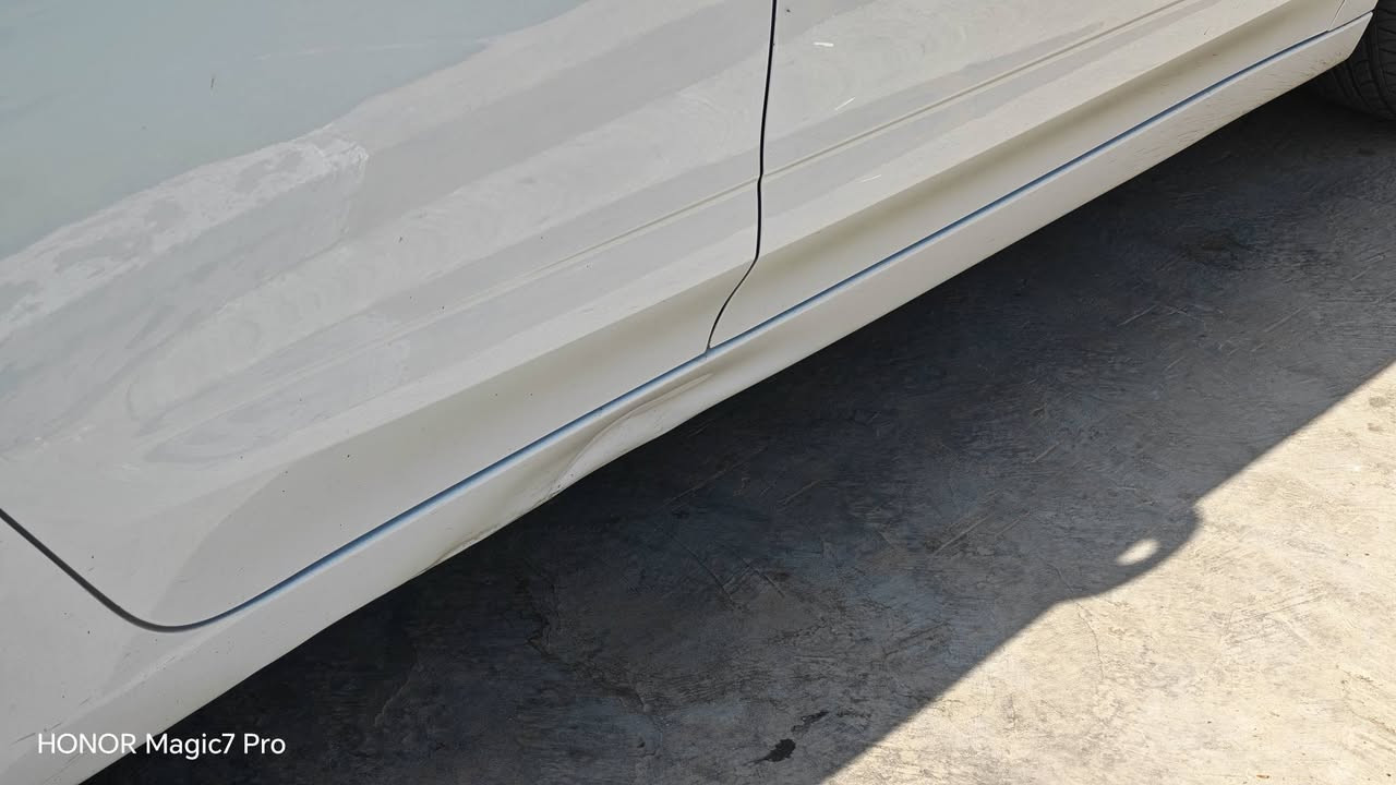 Mg5 plus 2025 الشكل الجديد
تحت الضمان

للبيع MG5 Plus 2025 فل مواصفات
✅ تشغيل بصمة ودخول ذكي
✅ فتحة سقف كهربائية
✅ كاميرا 360°
✅ حساسات أمامية وخلفية
✅ شاشة كبيرة
✅ Apple CarPlay وAndroid Auto
✅ عدادات رقمية
✅ مقاعد جلد
✅ تكييف أوتوماتيك مع فتحات خلفية
✅ مثبت سرعة
✅ إضاءة LED مع DRL
✅ فرامل يد إلكترونية (EPB)
✅ Auto Hold
✅ ABS
✅ EBD
✅ ESP (الثبات الإلكتروني)
✅ TCS (مانع الانزلاق)
✅ TPMS (مراقبة ضغط الإطارات)
✅ 6 وسائد هوائية
✅ جنوط ألمنيوم 17 إنش

السيارة استخدام الوالدة شوية مشخطتها بالدعاميات، نظيفة جداً، جاهزة للفحص ولا تحتاج أي مصروف. والله يبارك لصاحب النصيب.

الممشى : (20.000km) حاليا
اللون : ابيض
السعر : 138 وبيها مجال للشراي ويتدلل

الرقم : ***********
