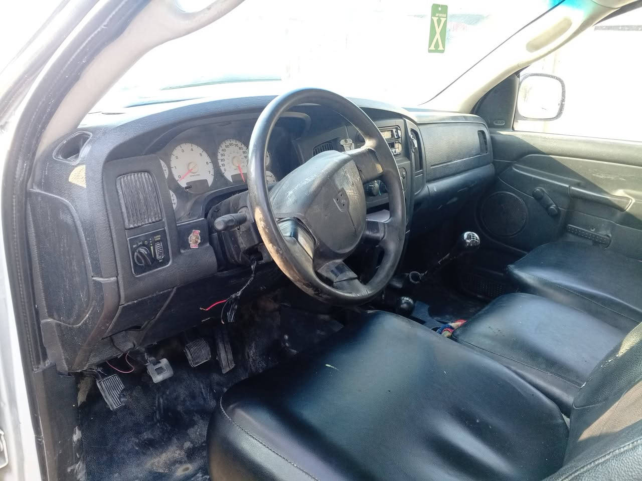 السيارة للبيع دوج رام 2006
كاملة المعاملة مال مزاد بس على الكمرك متوقفة 
السعر 80 وبيه مجال الاتصال ***********
