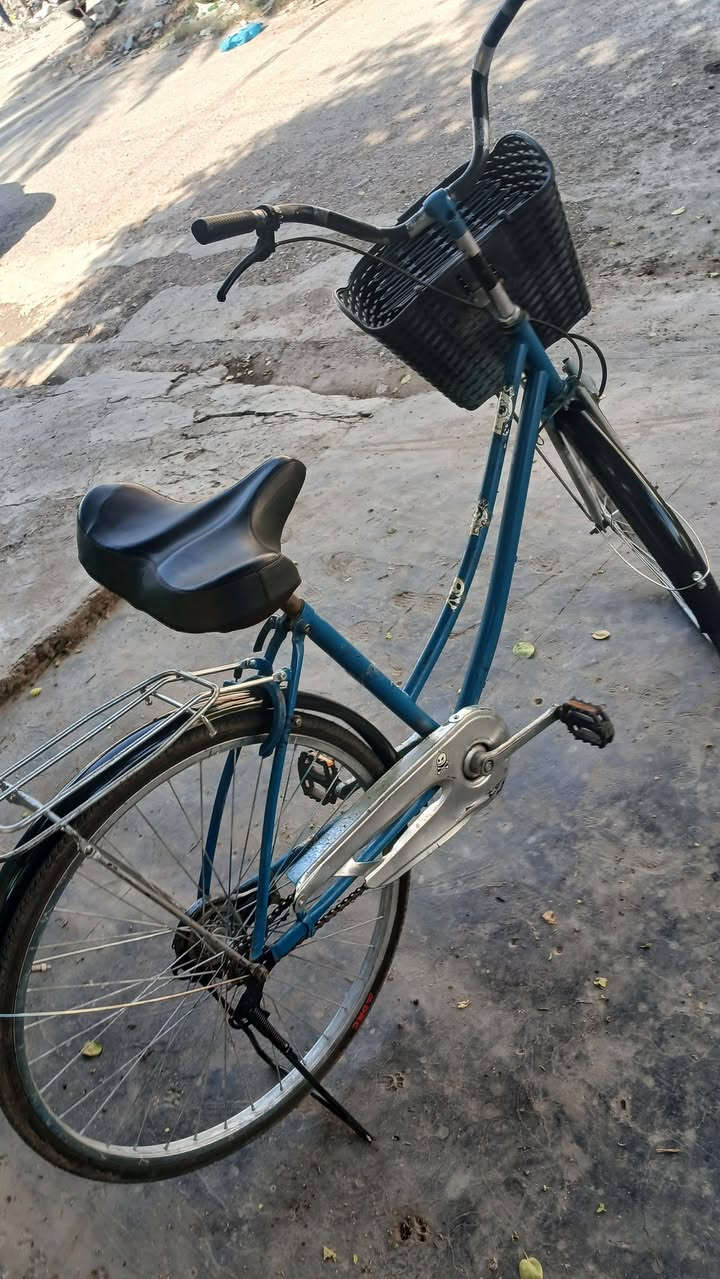 بايسكل ناقصه فقط بريك امامي و سيم بريك خلفي و بنجر خلفي ب 47 للأستفسار ***********
