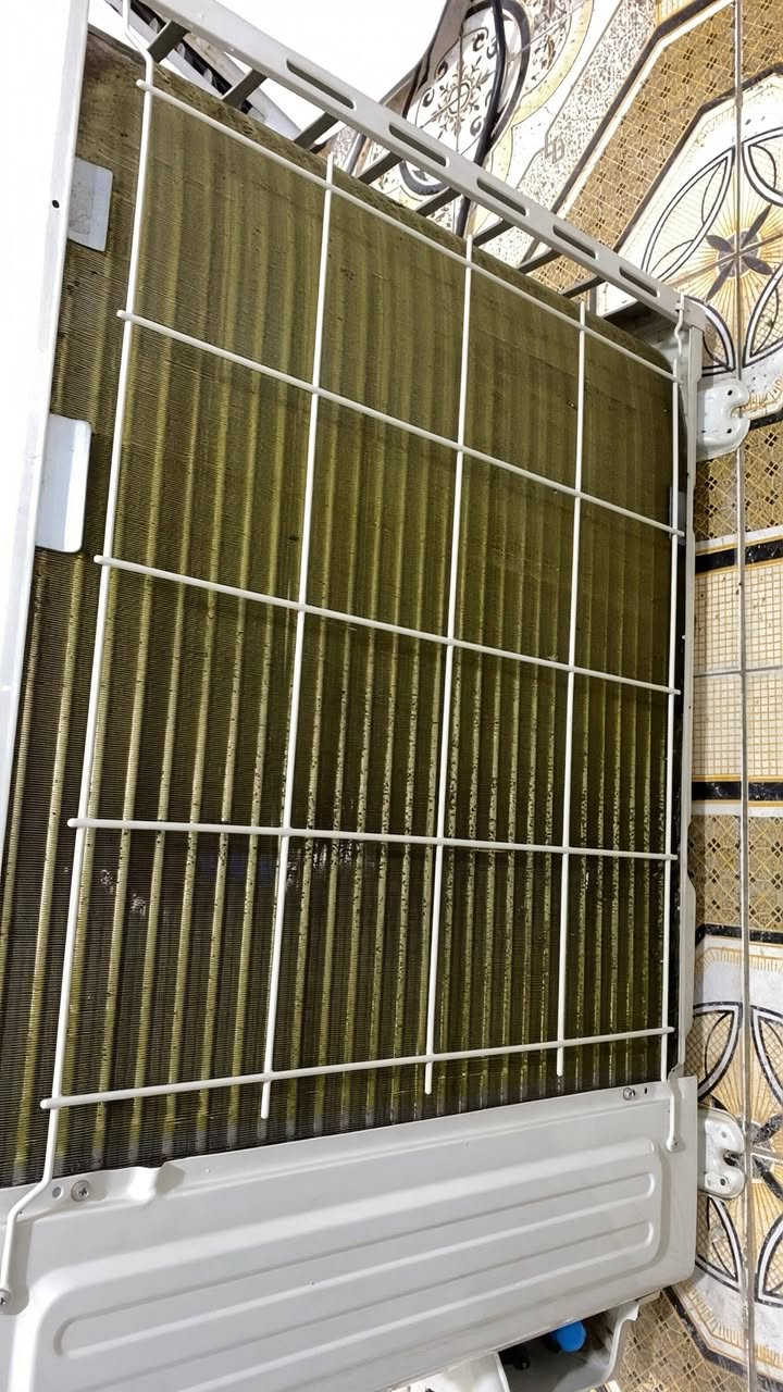سبلت جبسون طن ونص
استخدم شهرين فقط r410 اصدار هاي
 السنة بسعر ٤٥٠ وبي شوي مجال
عنون البصرة-الجبيلة ***********
