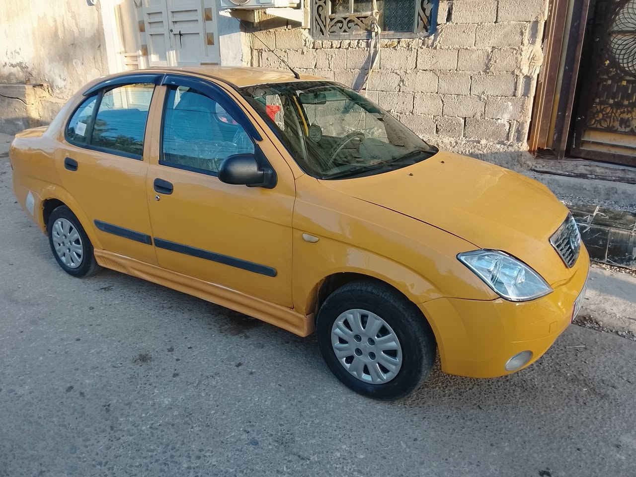 سلام عليكم طيبه موديل 15 بيه رشات صبغ بدون دواخل محرك وكير وحداديه وتخم تاير وشواصي  جدد مصفره هيه وغرامات رقم نكليزي بسمي مكان كربلاء سعره 27.   ***********
