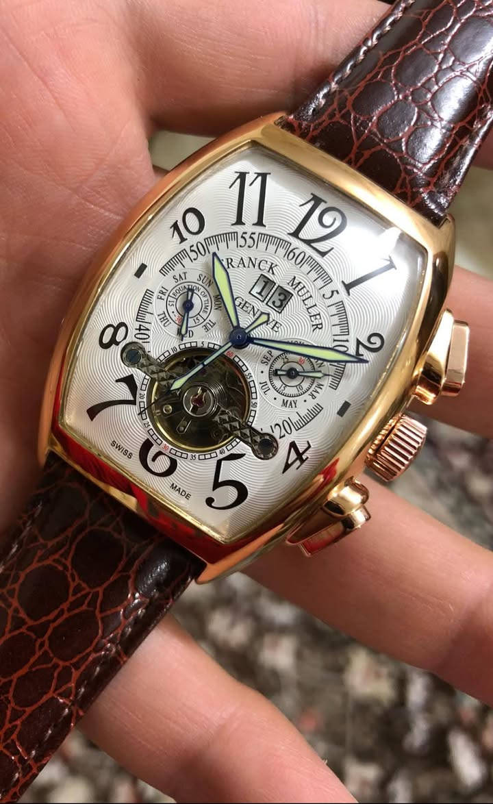 فرانك مولر اوتماتيك موديل قديم وزن ثقيل ضد الماء
غير مستخدم نظافة ١٠٠٪؜ مع العلبة
مكينتها اوتماتيك وتكويك تشتغل نظامين
قطر الساعة ٤٣
سناتر شغالة كلها
السعر 60  الف مع توصيل


**إذا كنت صاحب هذا الإعلان وتريد حذفه لأي سبب، رجاءا أرسل رسالة إلى الدعم الفني**