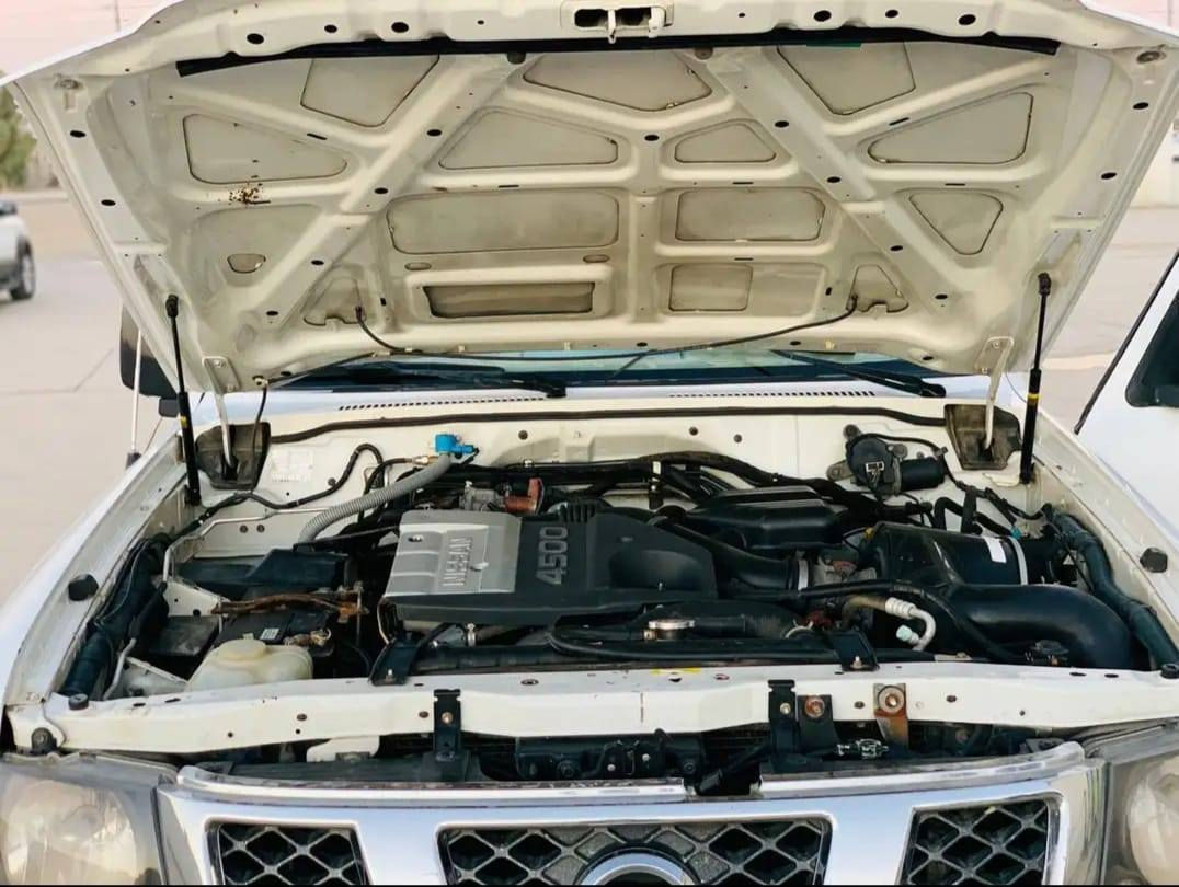 پە تڕۆڵ مۆدیل 2005 بێ بۆیاغ بێ لیدران نوکەدەرزی پیوەنیە ..نمونە ی سە یارە  گیڕ مە کینە ئەکسل دەبڵ ئەکسل هەموگیانی بەشەرت لەسر دەقی شەریکە ماوە ..تایەی لۆک   سەنەوی تازە تە واو بوە . سۆنە ریم داناوە دوجێبچوک ساردە...شوین تە کیە ...***********....             *********** کارتی غازو بەنزینی هەیە
