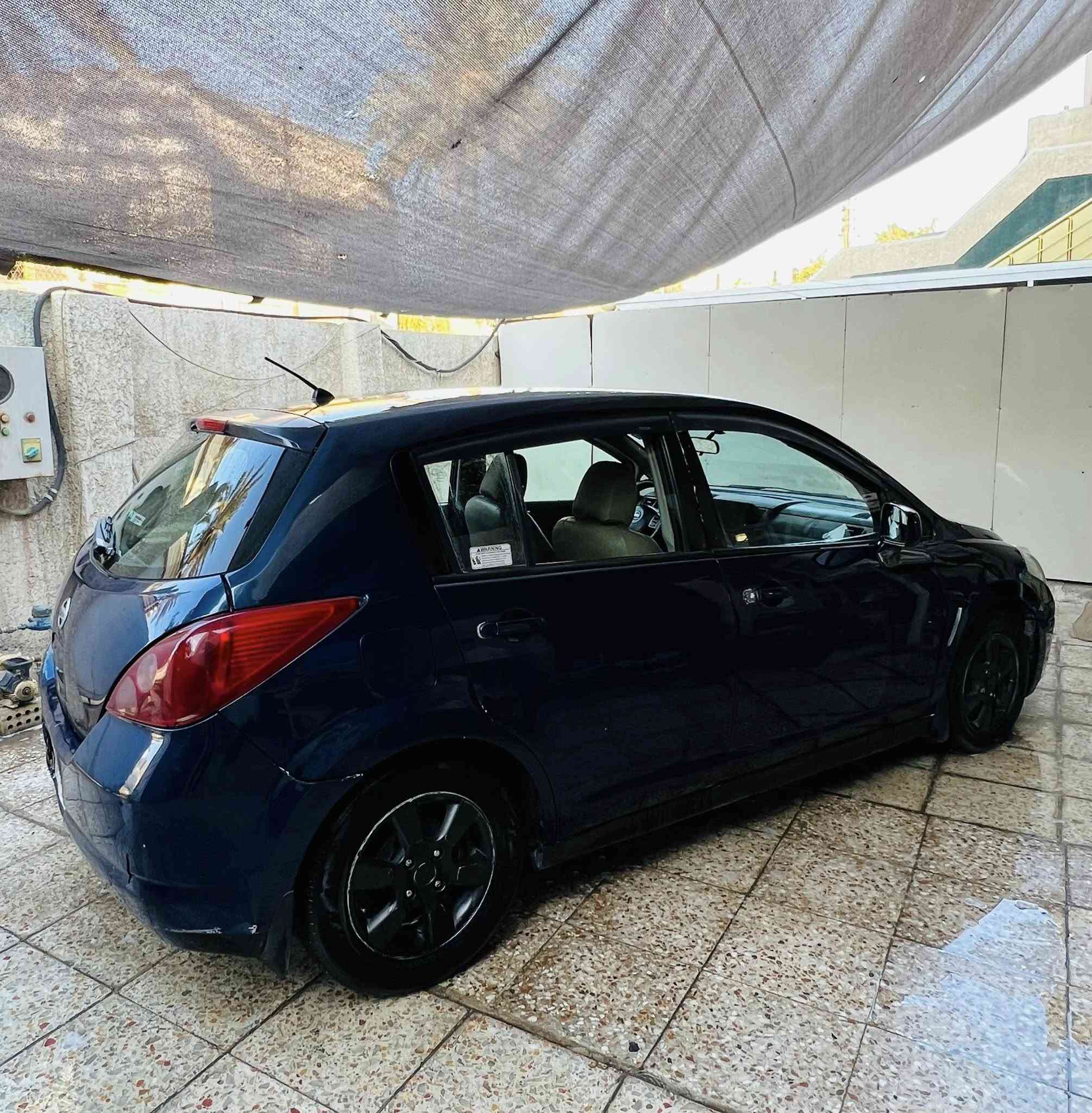 السلام عليكم
نيسان فيرسا 2007 
رقم بغداد مشروع وطني 
مصبوغه حزام للجماليه 
سياره جاهزه مابيها نقص 
مكينه مكفوله 
تبريد ثلج 
صدر مبدل جديد 
السعر 59 مجال بسيط كلش 
بغداد الغزاليه 
***********
