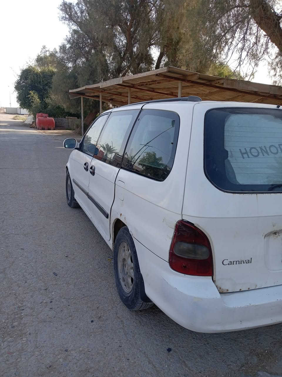 للبيع كرنفال موديل 2000 سنويه لل 30 مكينه كير شرط مسكر جاهزه ماعيزه شي مراوس او بيع السعر 55 تواصل ***********واتساب
